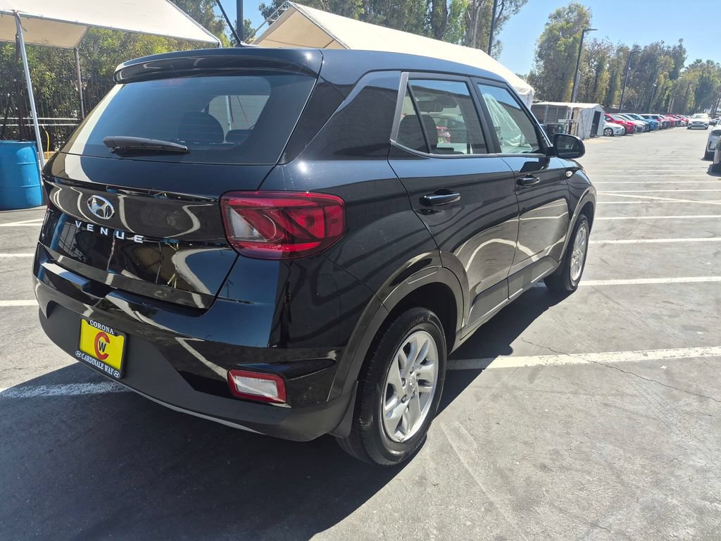 Used 2026 Hyundai Venue SE FWD image 7