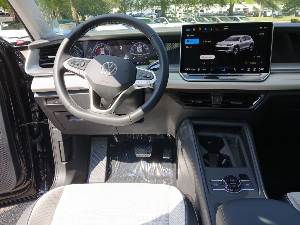 New 2025 Volkswagen Tiguan SE image 13