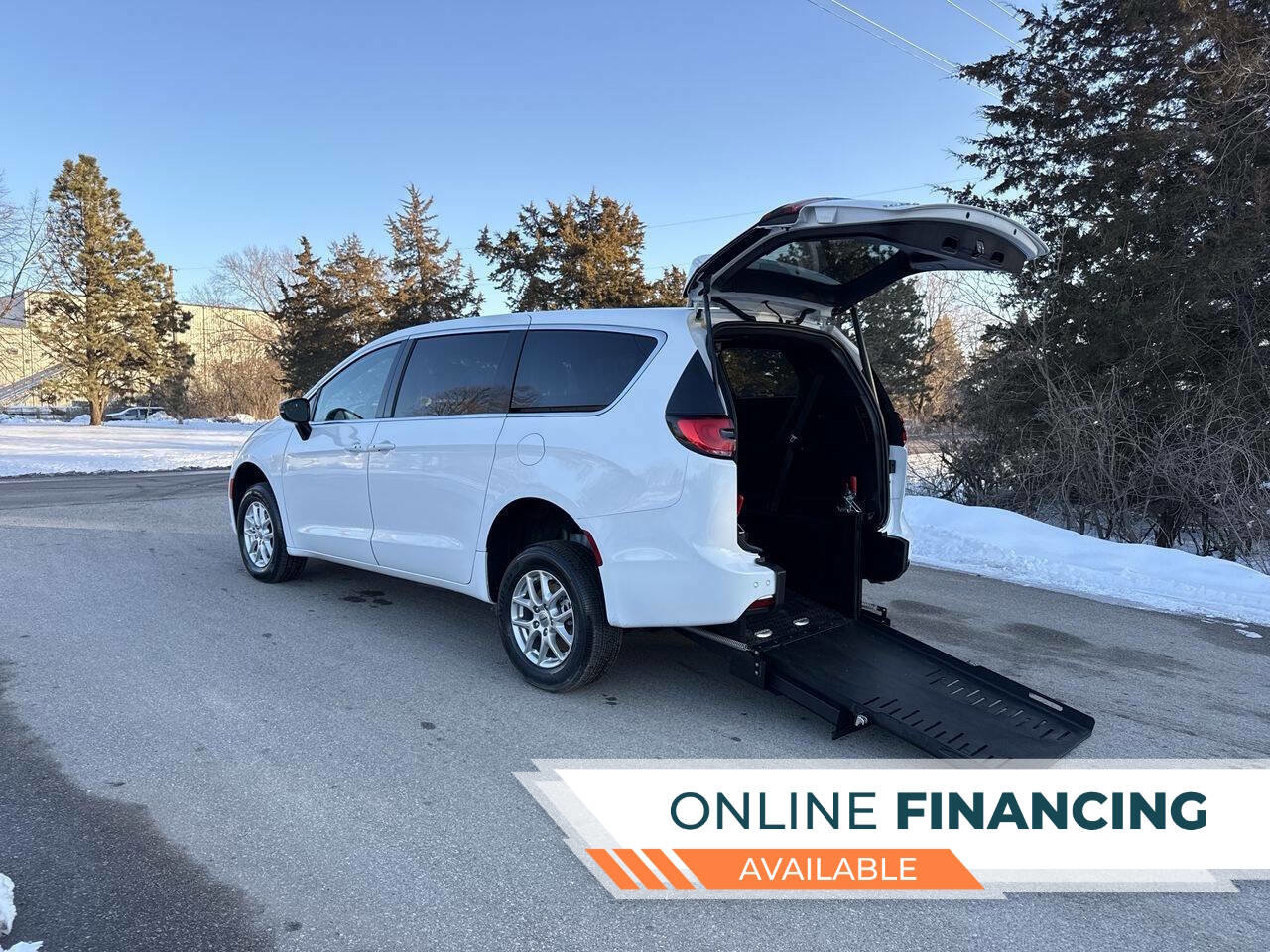 Used 2024 Chrysler Pacifica Touring