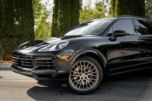 Used 2023 Porsche Cayenne Platinum Edition AWD/4WD image 3