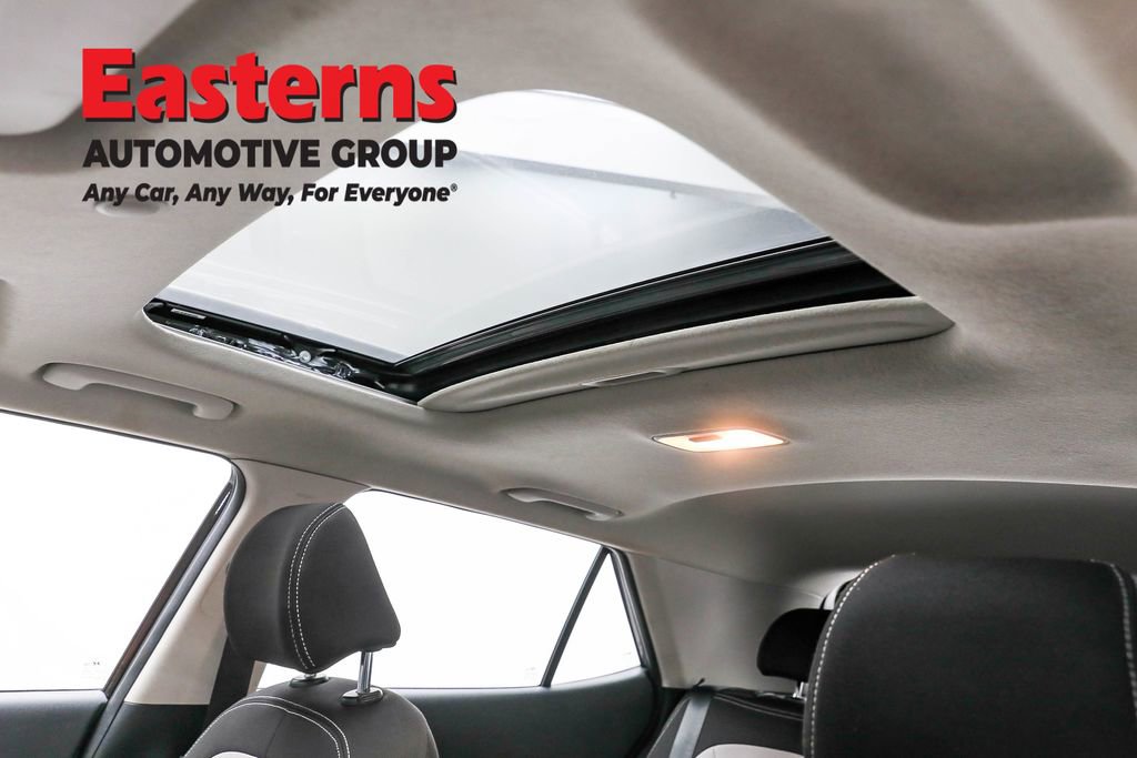 Used 2022 Hyundai Venue SEL image 36