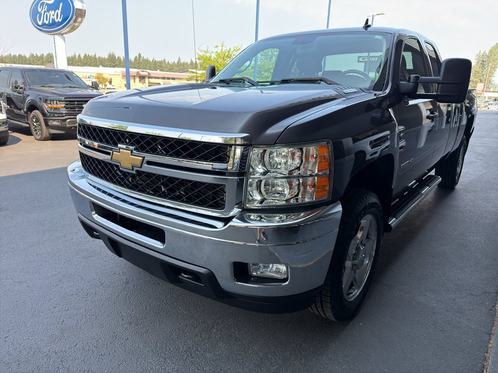 Used 2011 Chevrolet Silverado 2500 LT w/ Interior Plus Package AWD/4WD image 3