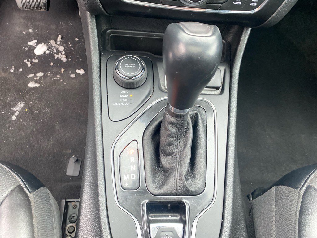 Used 2022 Jeep Cherokee Limited AWD/4WD image 12