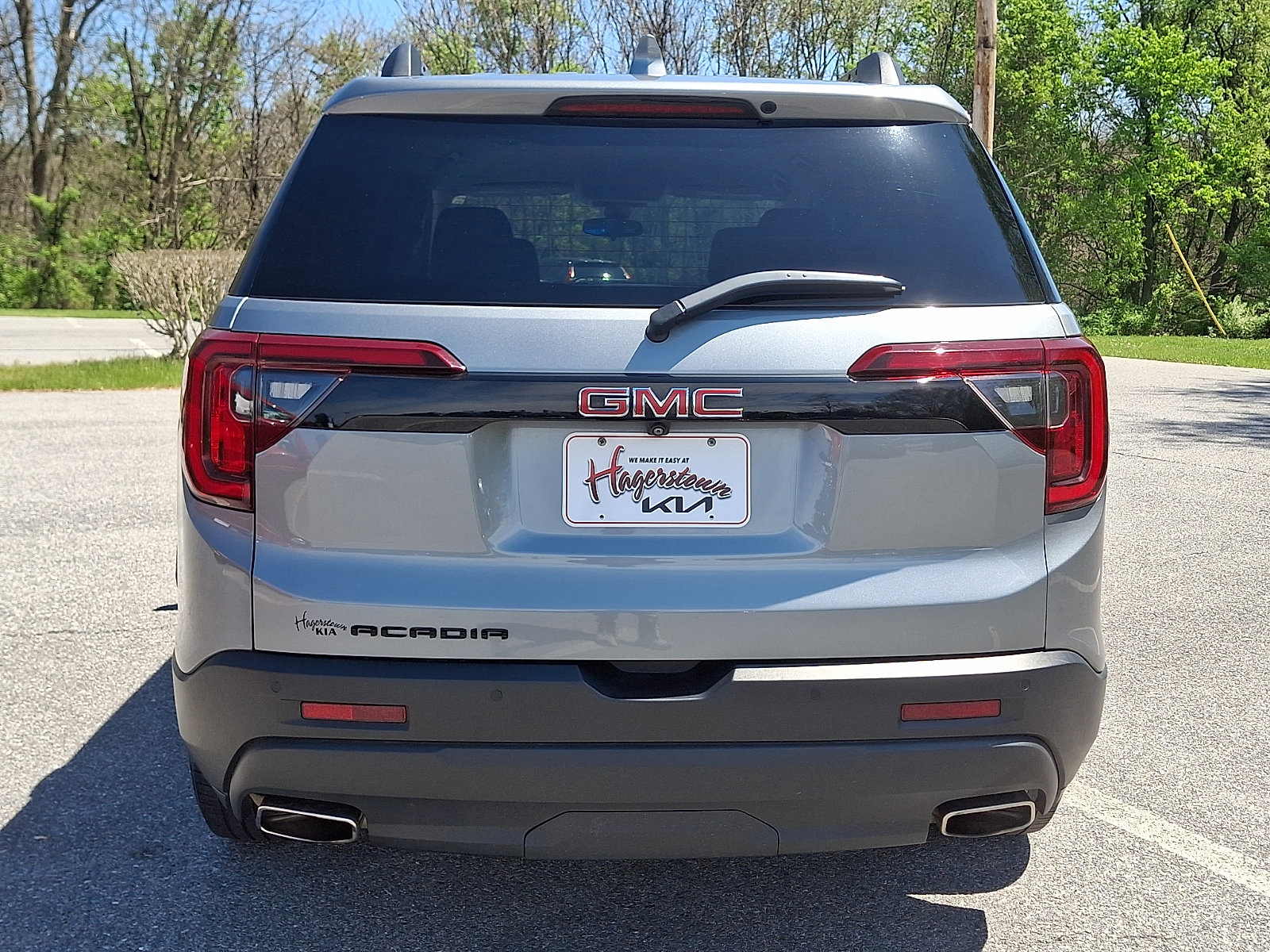 Used 2023 GMC Acadia SLE w/ Driver Convenience Package image 5