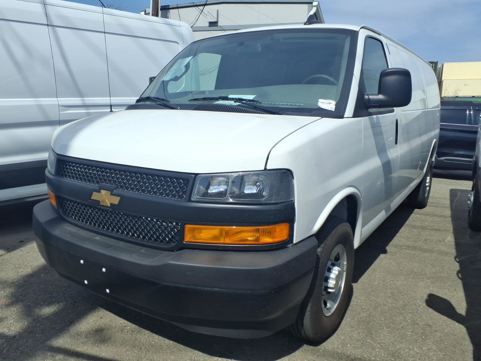 Used 2025 Chevrolet Express 3500 Extended w/ Driver Convenience Package image 3