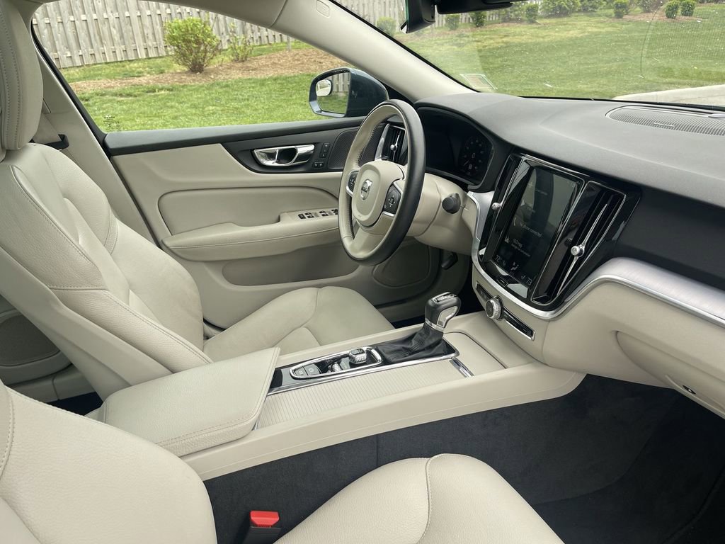 Used 2019 Volvo S60 T6 Momentum w/ Multimedia Package AWD/4WD image 40