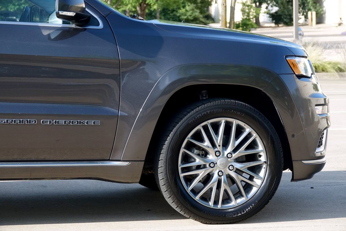 Used 2017 Jeep Grand Cherokee Summit w/ Platinum Series Group image 28