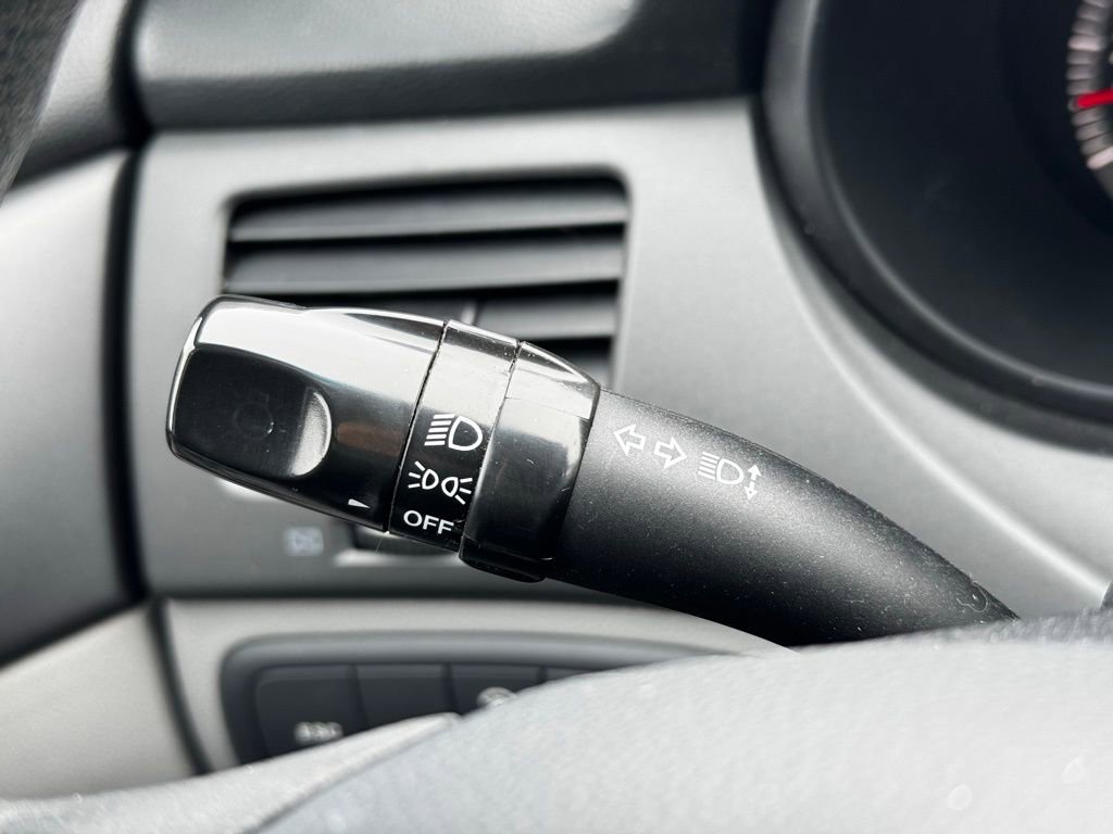 Used 2010 Kia Optima LX image 27