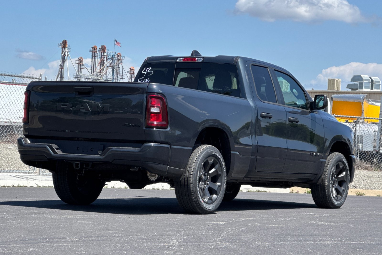 New 2026 RAM 1500 Express AWD/4WD image 3