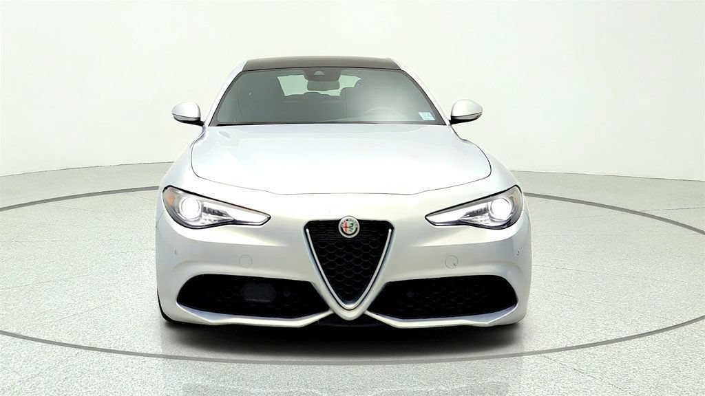 Used 2022 Alfa Romeo Giulia Ti AWD/4WD image 2