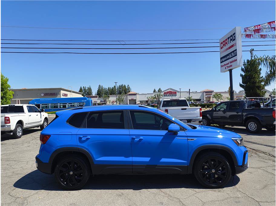Used 2023 Volkswagen Taos SE FWD image 4