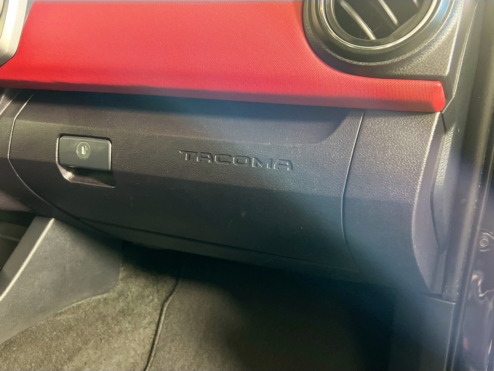 Used 2018 Toyota Tacoma SR5 image 34