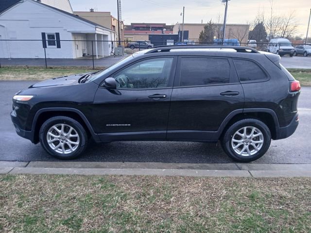 Used 2016 Jeep Cherokee Sport image 3