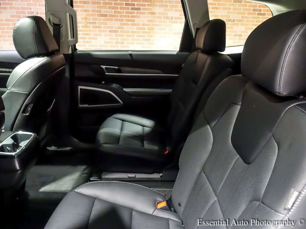 Used 2025 Kia Telluride EX w/ EX Captain's Chair Package AWD/4WD image 18