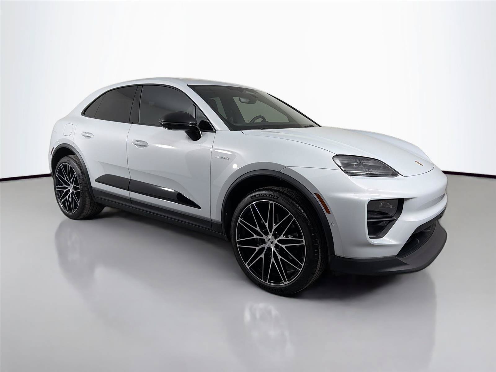 Certified 2026 Porsche Macan 4 Electric RWD image 9