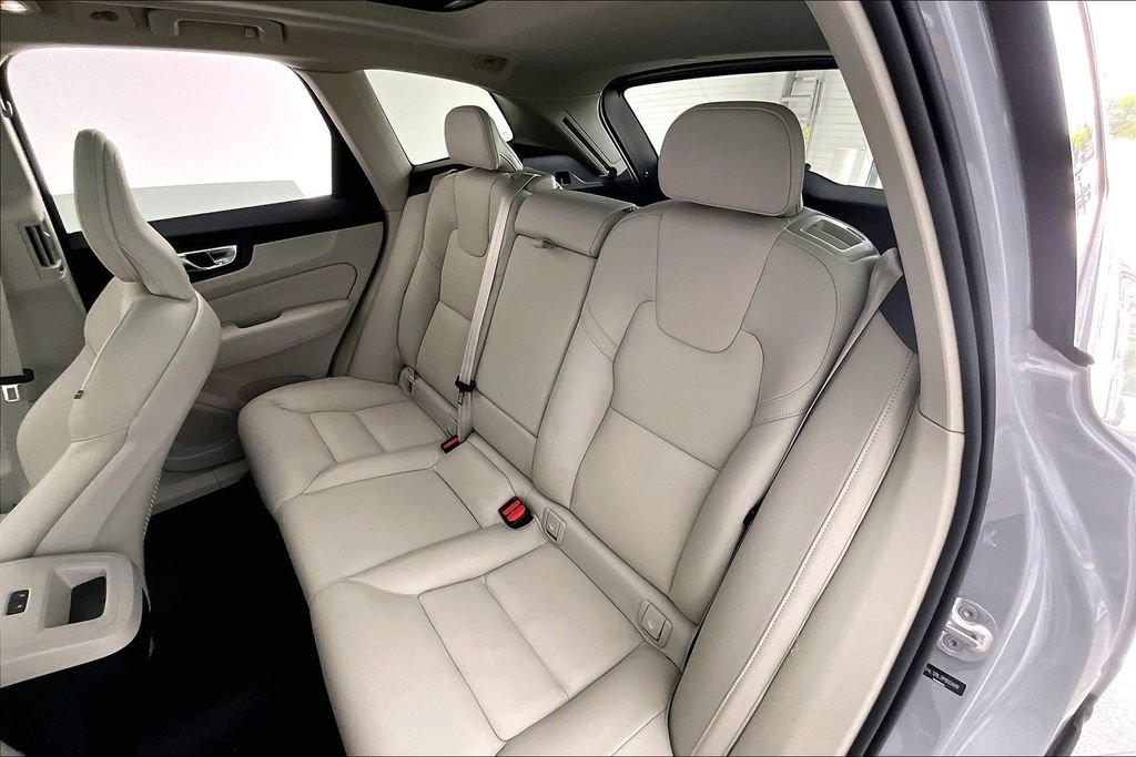 Used 2024 Volvo XC60 B5 Plus w/ Protection Package Premier AWD/4WD image 35
