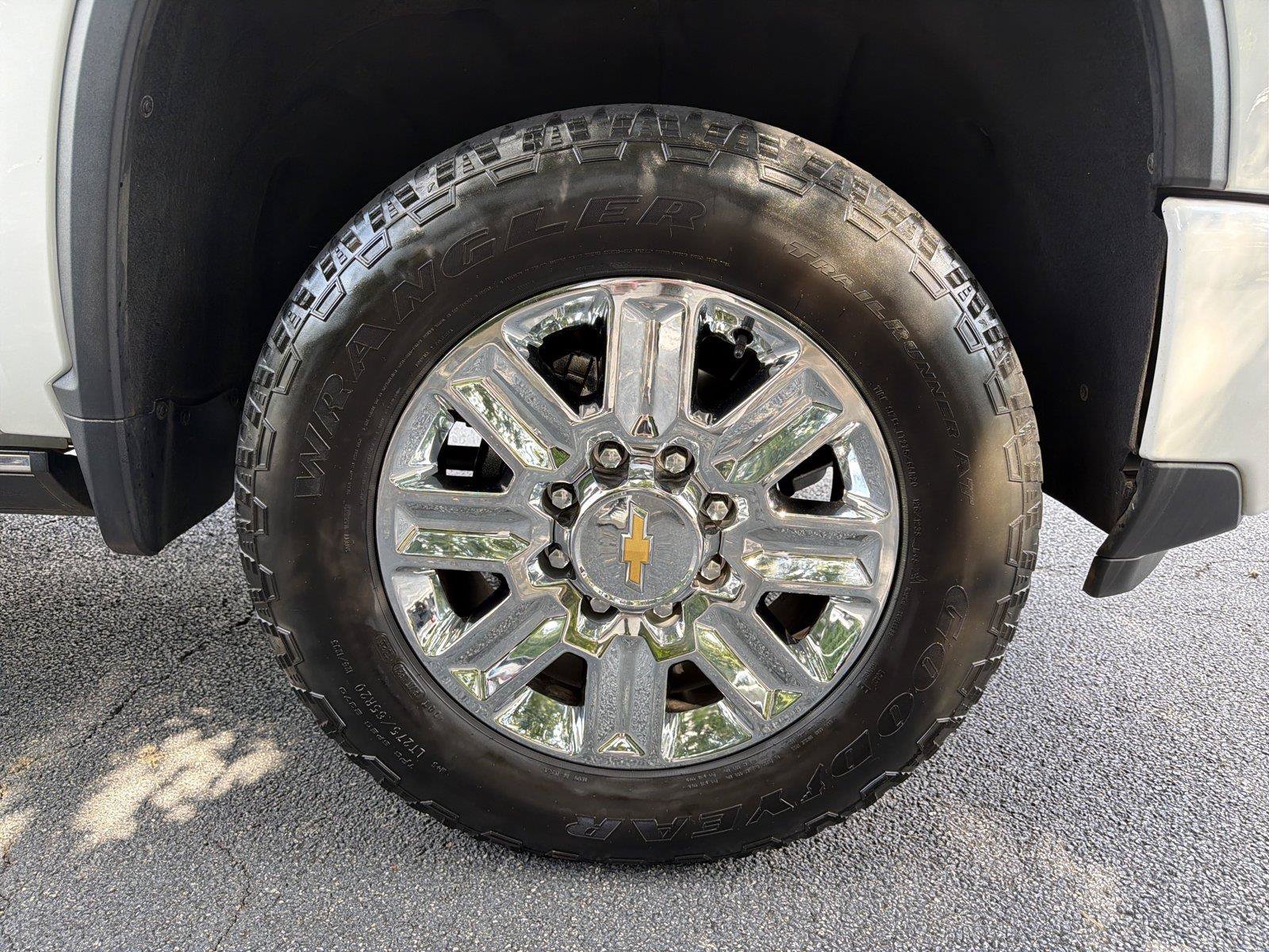 Certified 2024 Chevrolet Silverado 2500 High Country w/ LPO, Dark Essentials Package AWD/4WD image 10