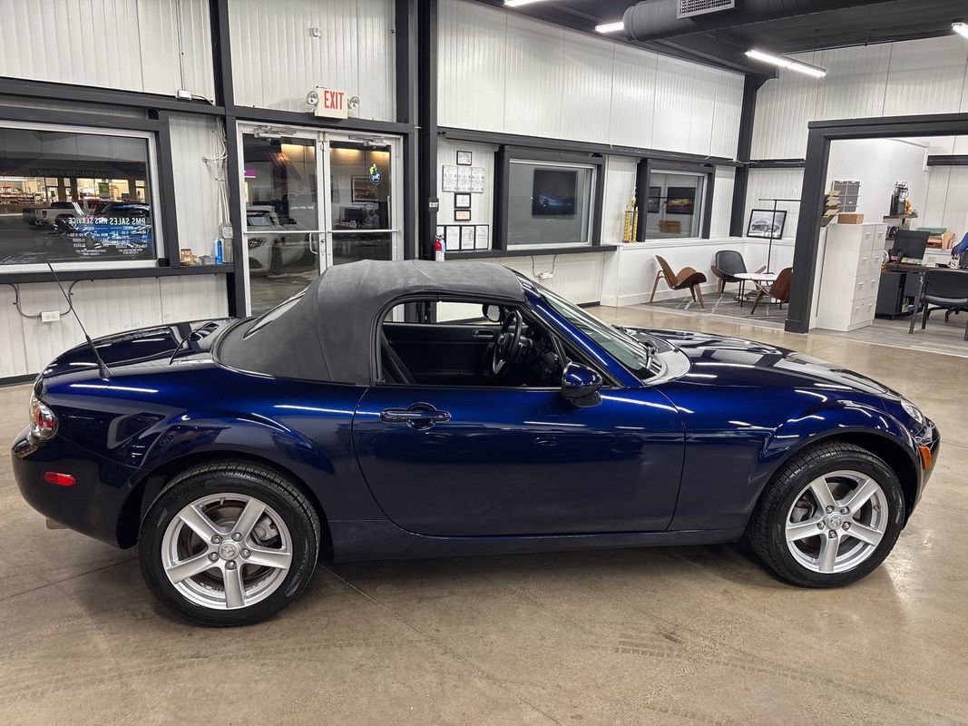 Used 2008 MAZDA MX-5 Miata Sport image 18