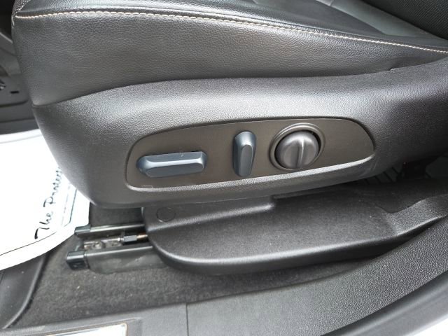 Used 2023 GMC Acadia SLT image 44