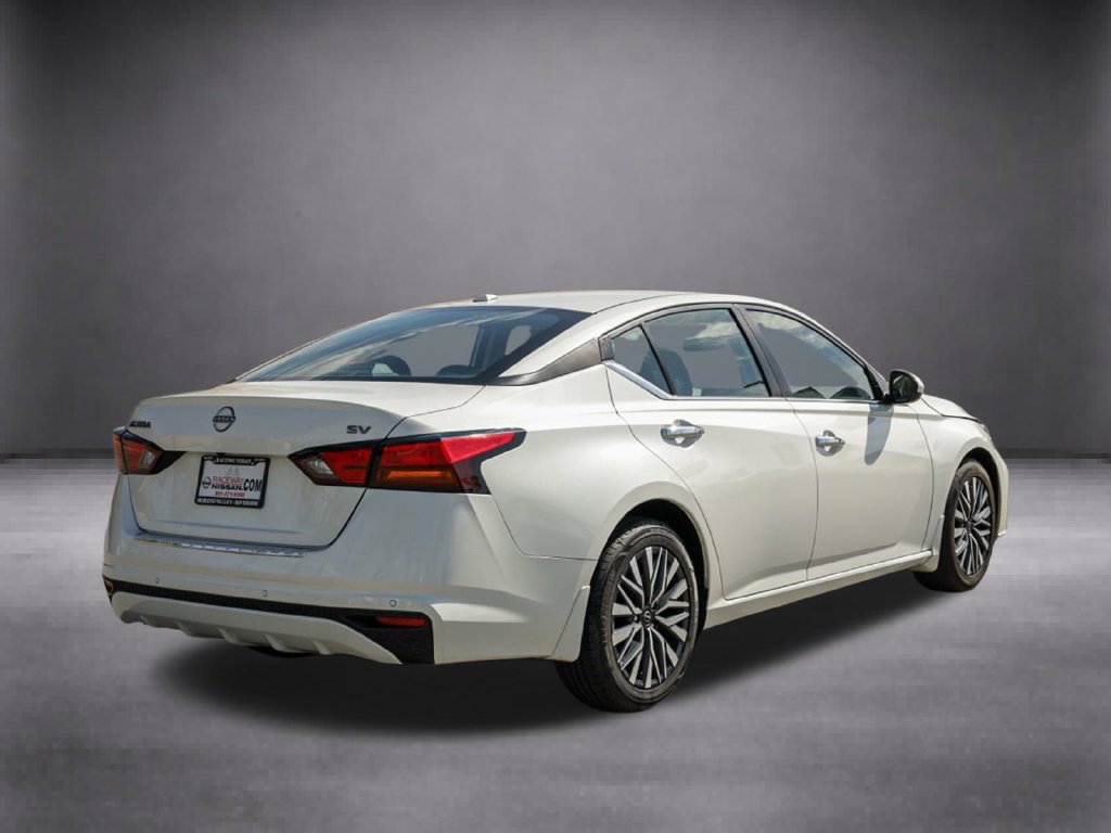 Used 2023 Nissan Altima 2.5 SV FWD image 4