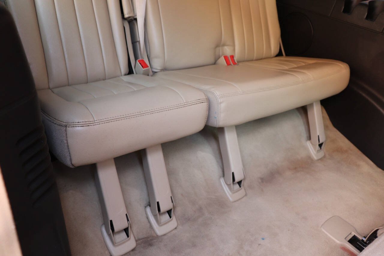 Used 2006 Lincoln Navigator Luxury RWD image 46