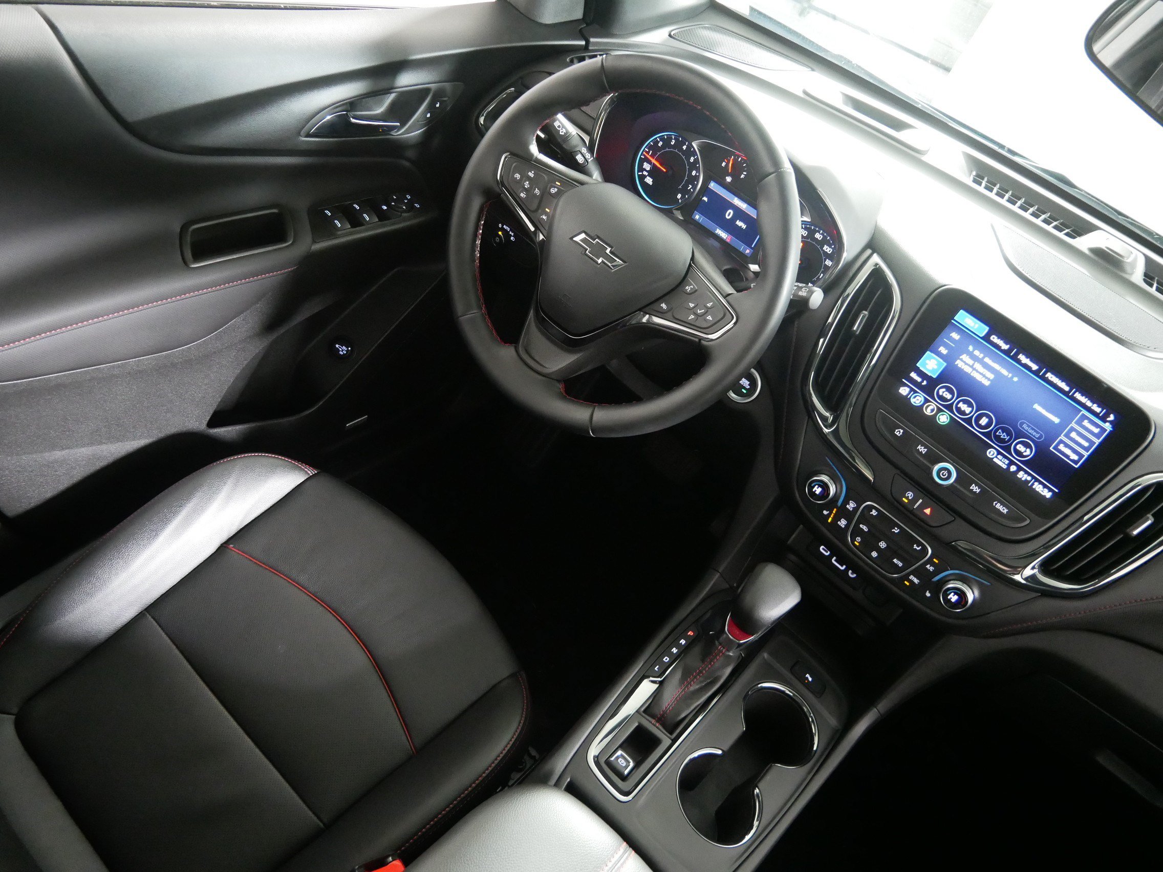 Used 2024 Chevrolet Equinox RS w/ RS Leather Package AWD/4WD image 9