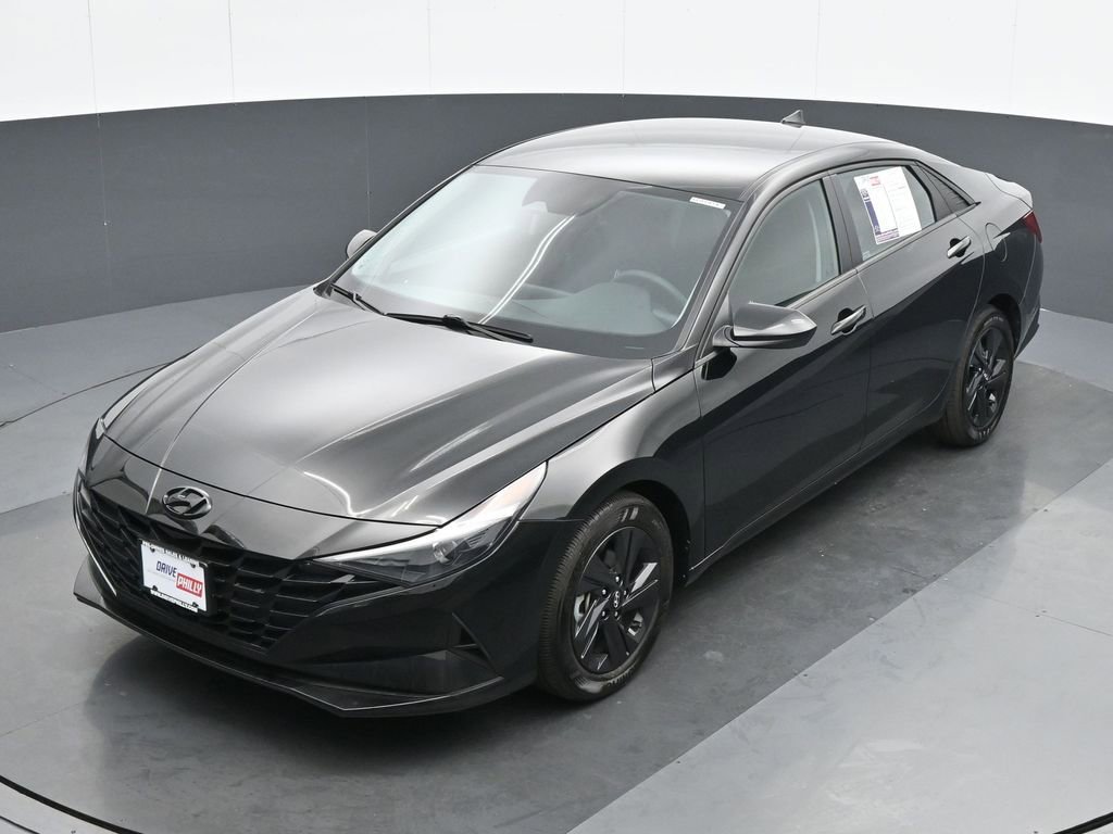 Used 2023 Hyundai Elantra SEL w/ Cargo Package image 17
