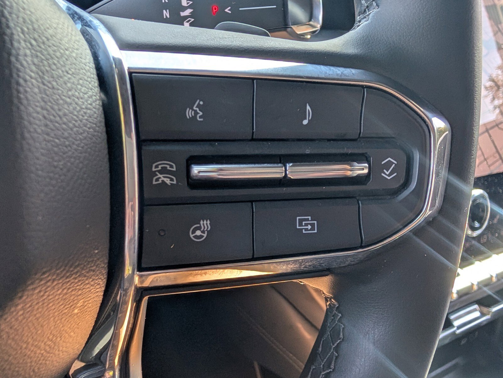 Used 2025 GMC Yukon XL Denali RWD image 28