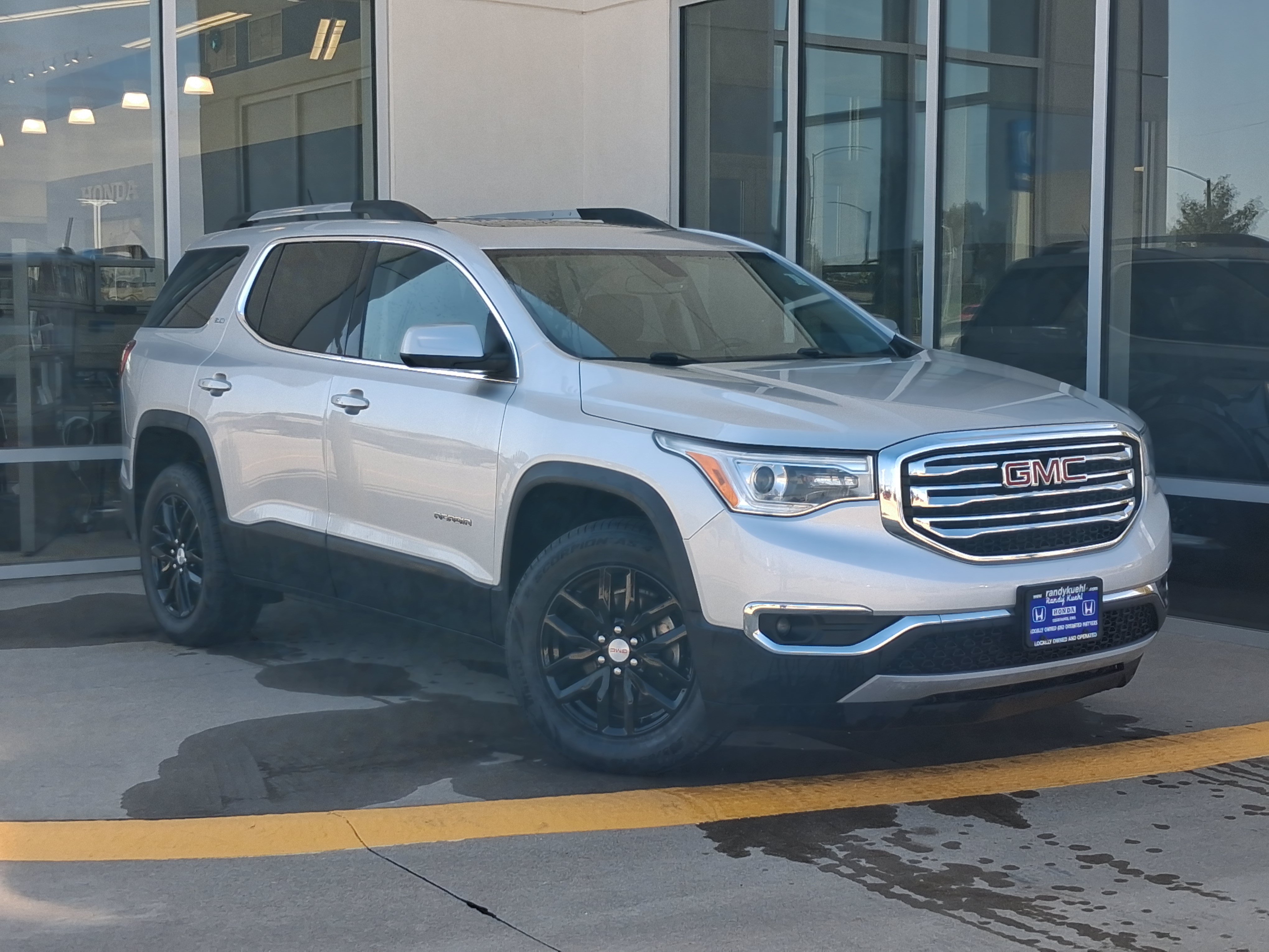Used 2018 GMC Acadia SLT AWD/4WD image 1