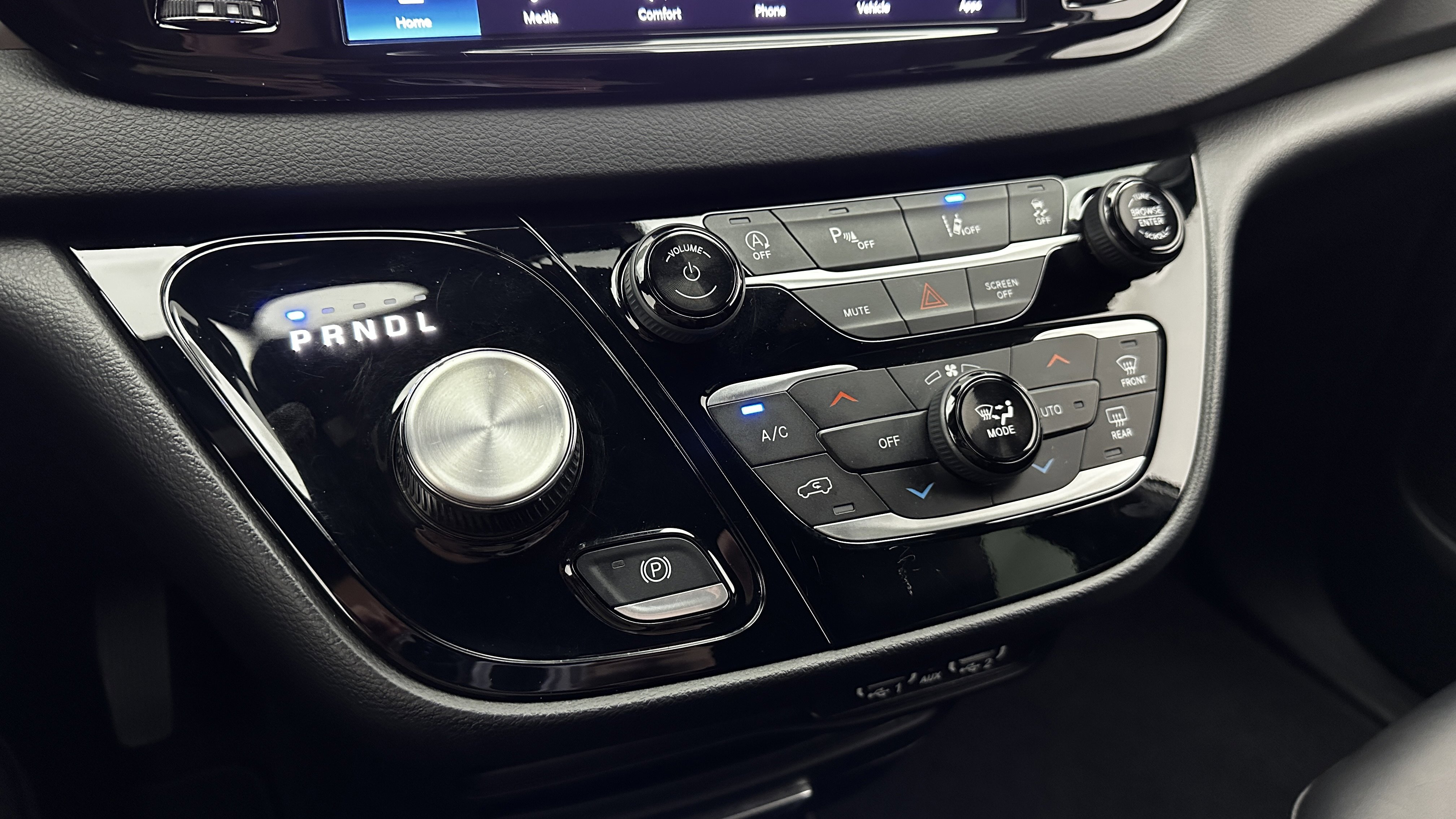 Used 2025 Chrysler Pacifica Select image 16