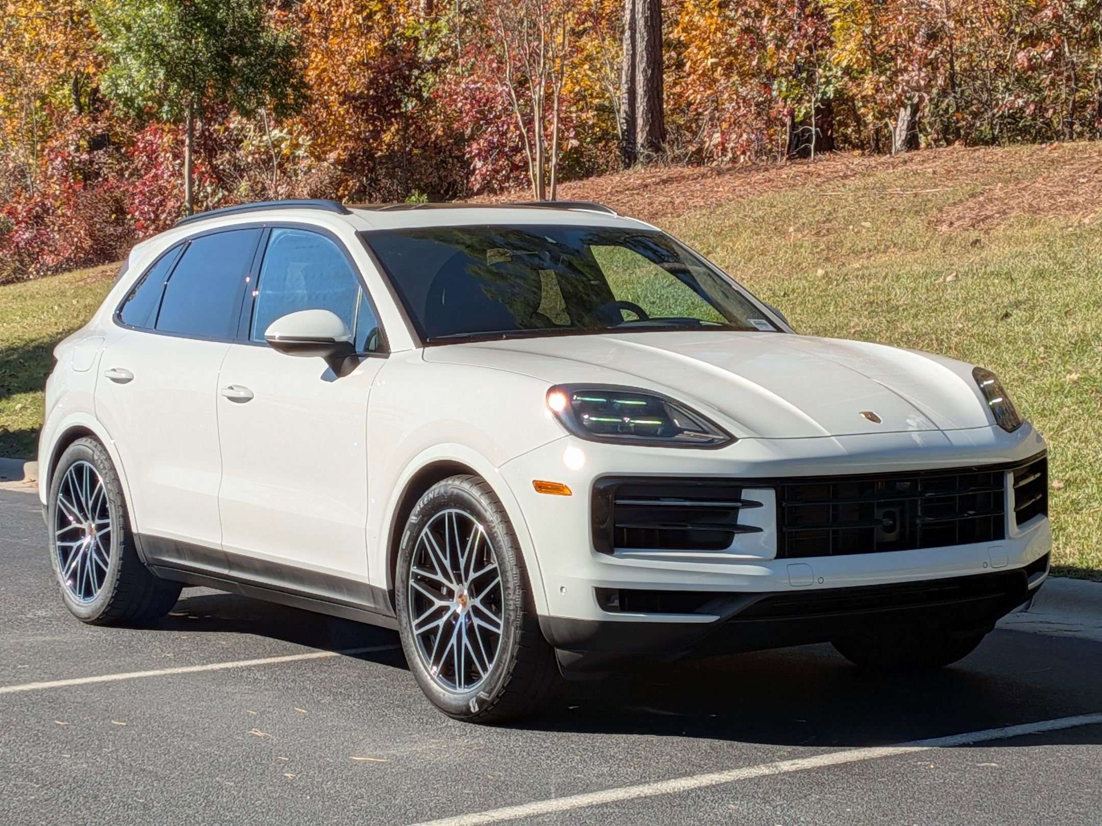 Certified 2025 Porsche Cayenne AWD/4WD image 30