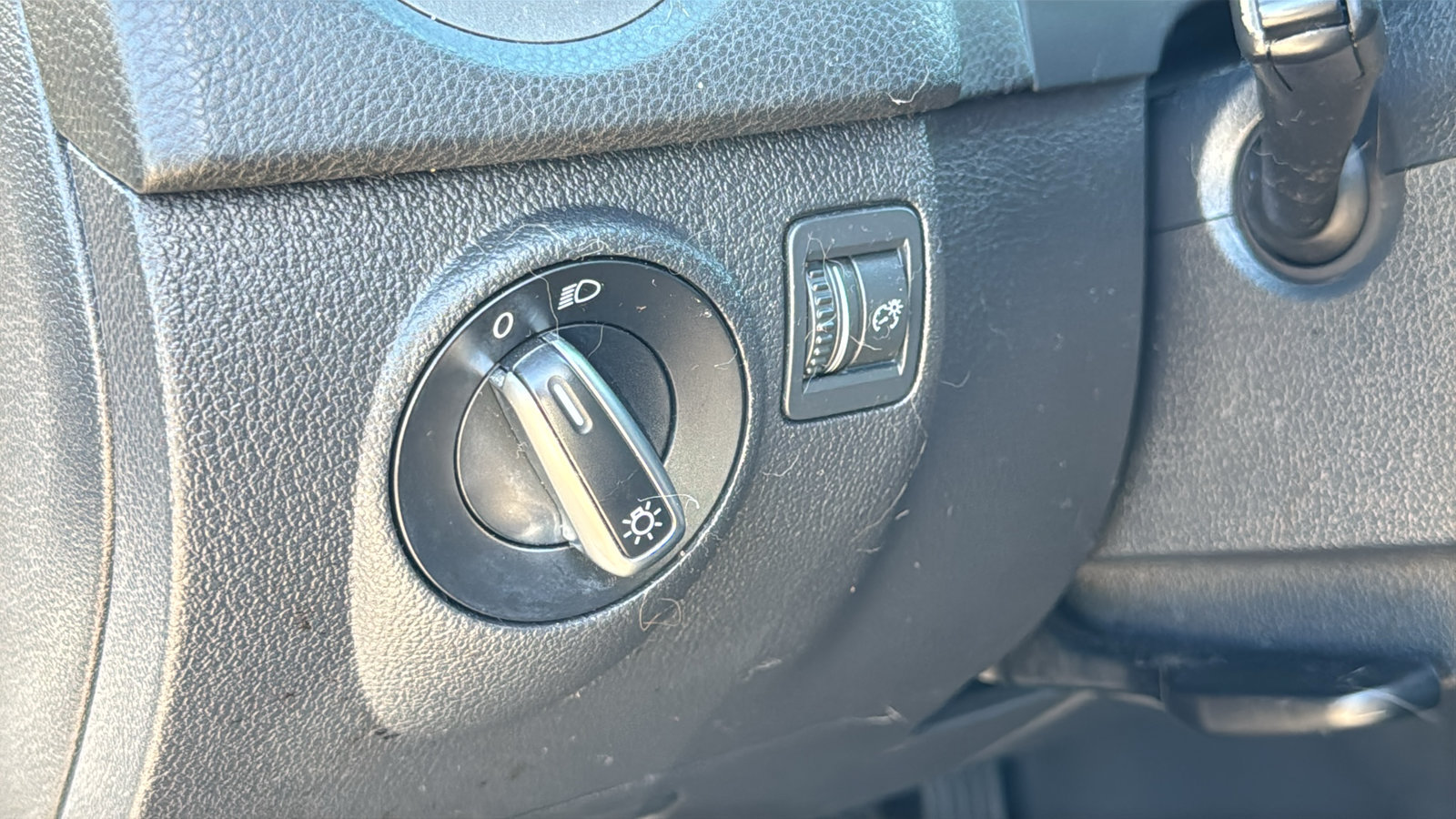 Used 2015 Volkswagen Tiguan S FWD image 16
