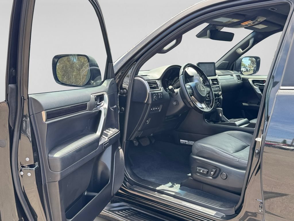 Used 2023 Lexus GX 460 Luxury w/ Sport Design Package AWD/4WD image 9