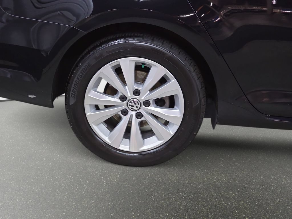 Used 2018 Volkswagen Golf S AWD/4WD image 32
