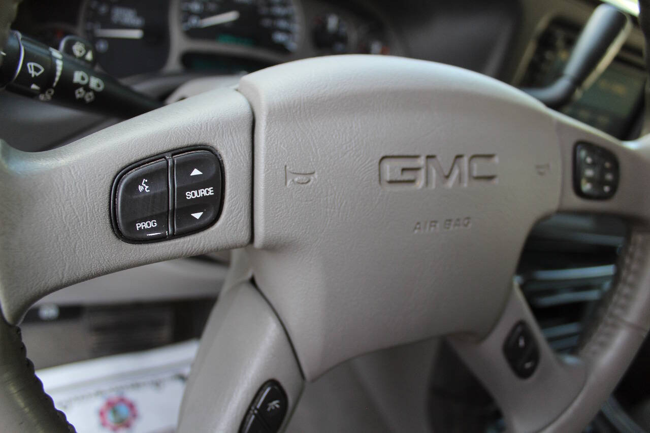 Used 2005 GMC Yukon Denali AWD/4WD image 10