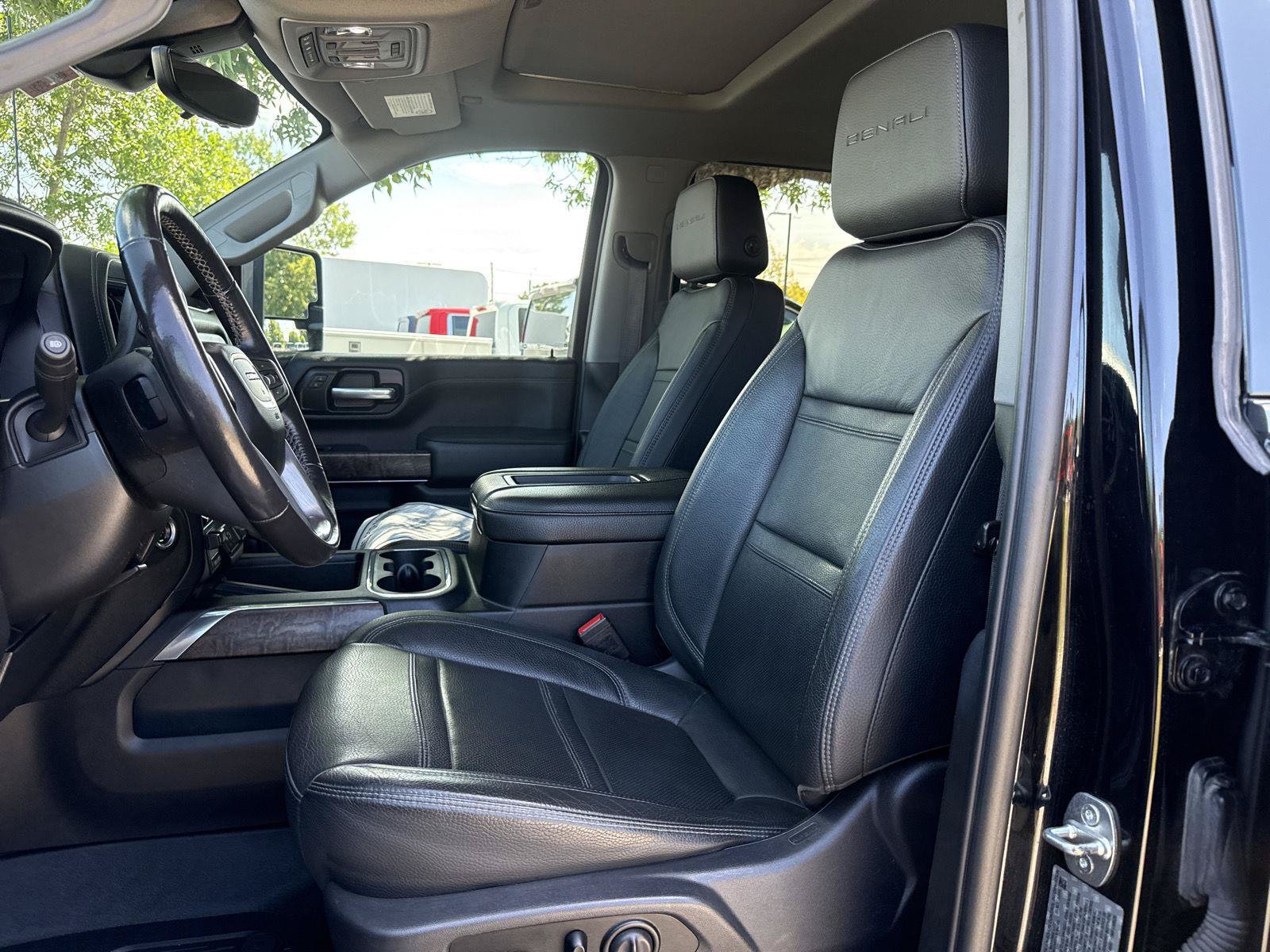Used 2021 GMC Sierra 2500 Denali w/ Denali Ultimate Package AWD/4WD image 14
