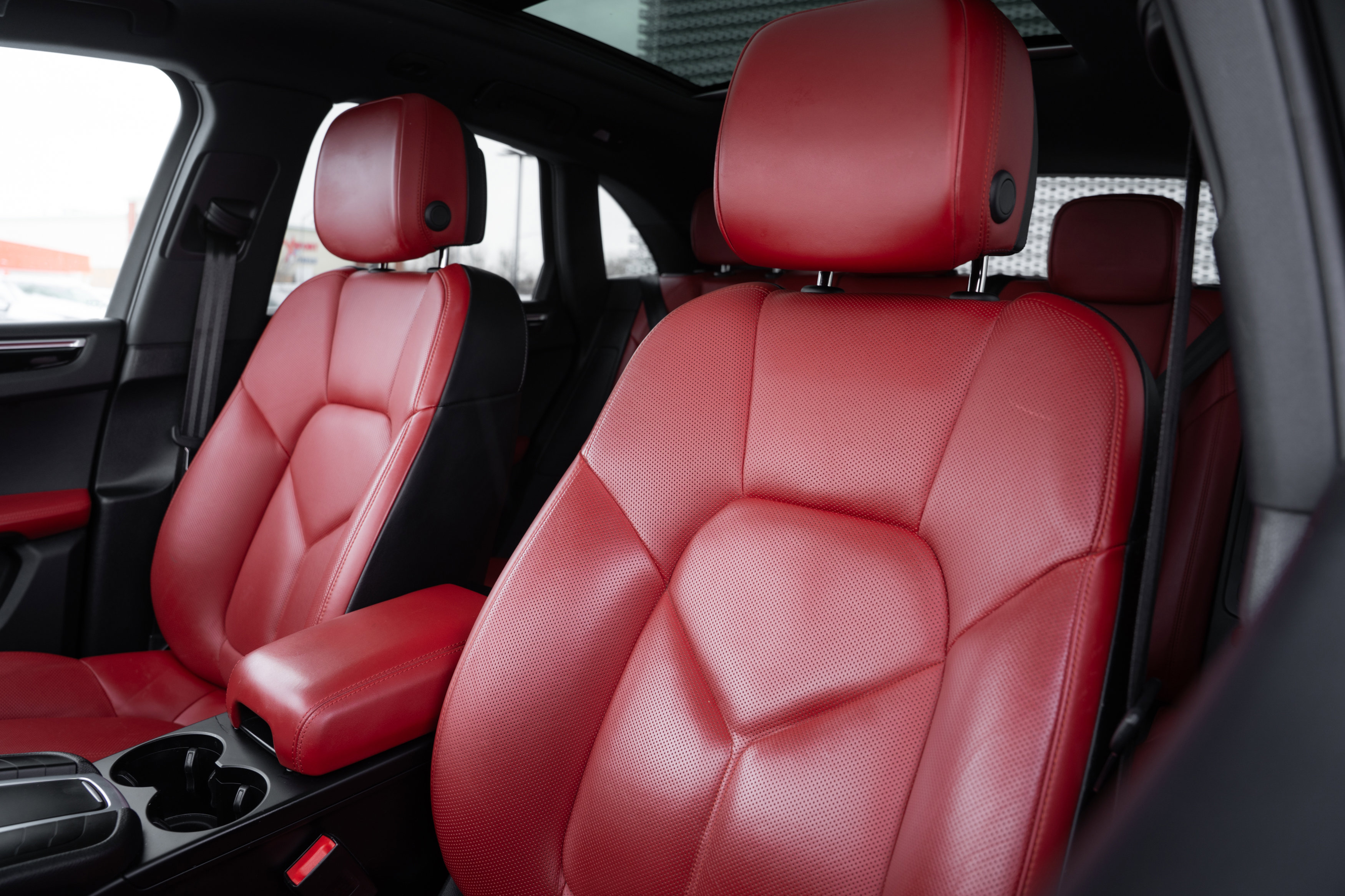 Used 2021 Porsche Macan image 22