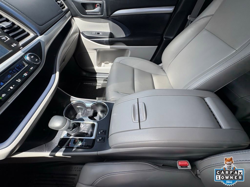 Used 2019 Toyota Highlander XLE AWD/4WD image 24