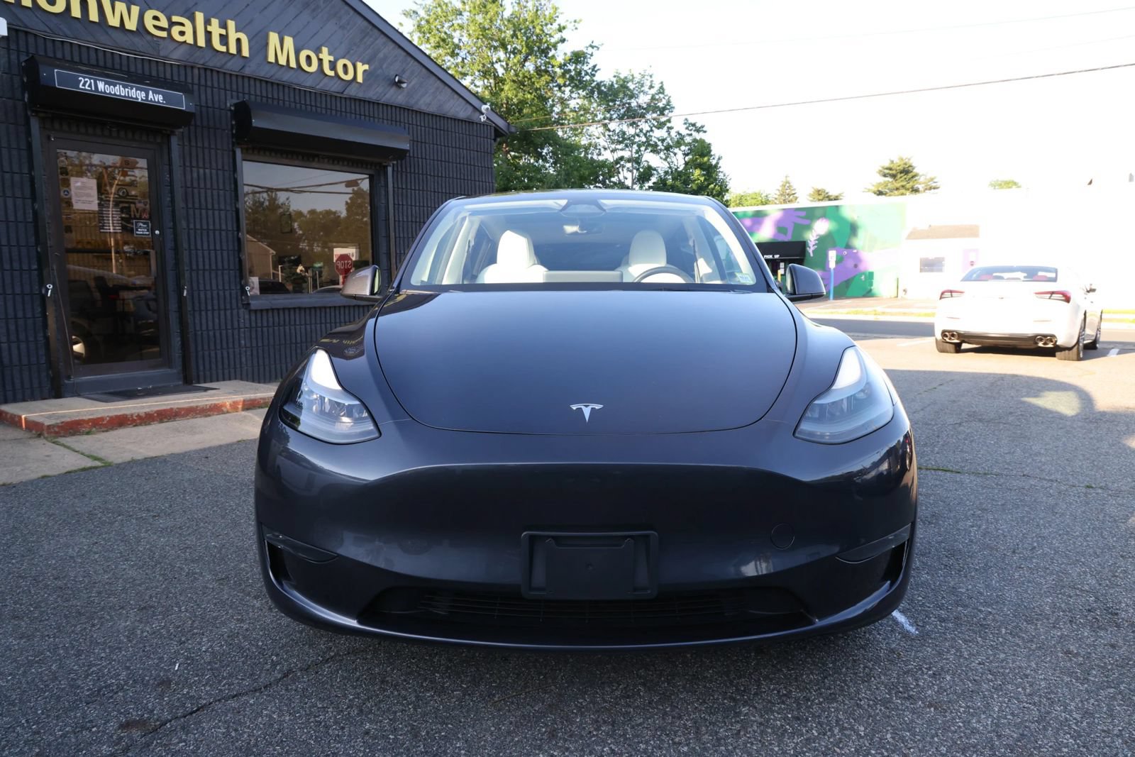 Used 2024 Tesla Model Y Long Range AWD/4WD image 2