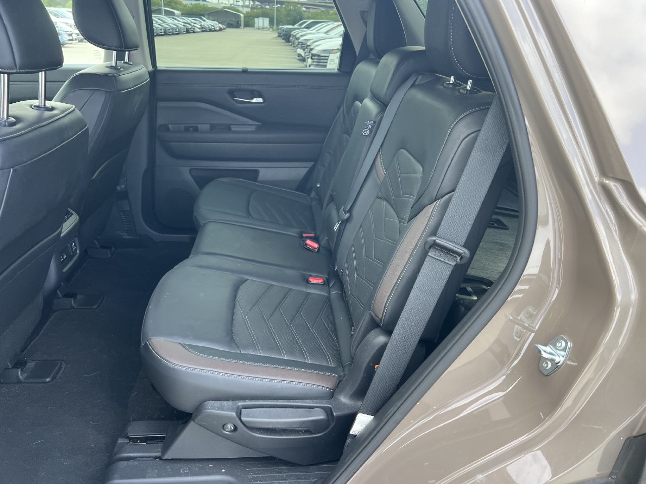 Used 2025 Nissan Pathfinder Platinum w/ Cargo Package FWD image 11