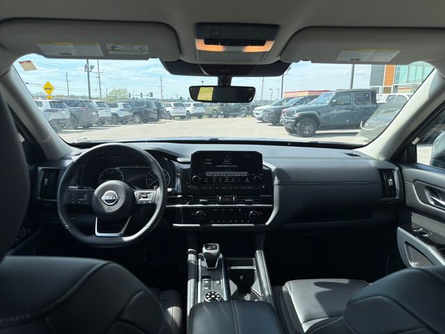 Used 2025 Nissan Pathfinder SL w/ Cargo Package image 17