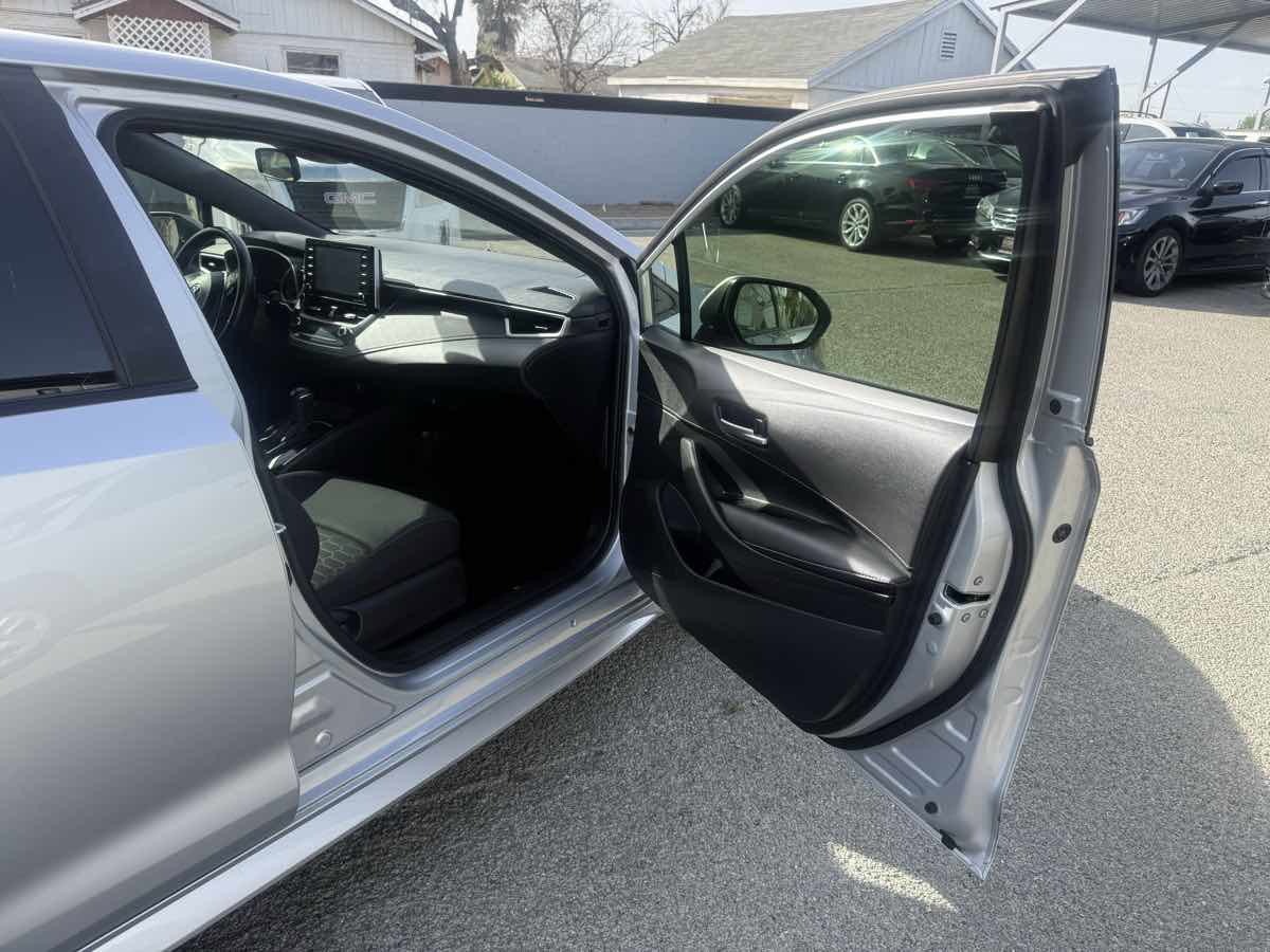 Used 2020 Toyota Corolla SE w/ Carpet Mat Package image 32