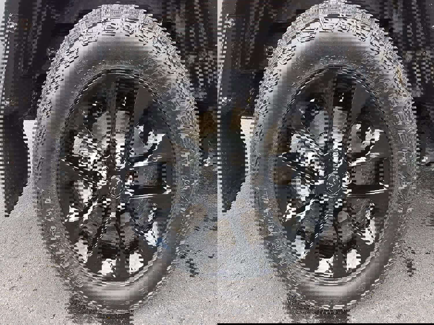 Used 2025 Jeep Gladiator Sport image 9