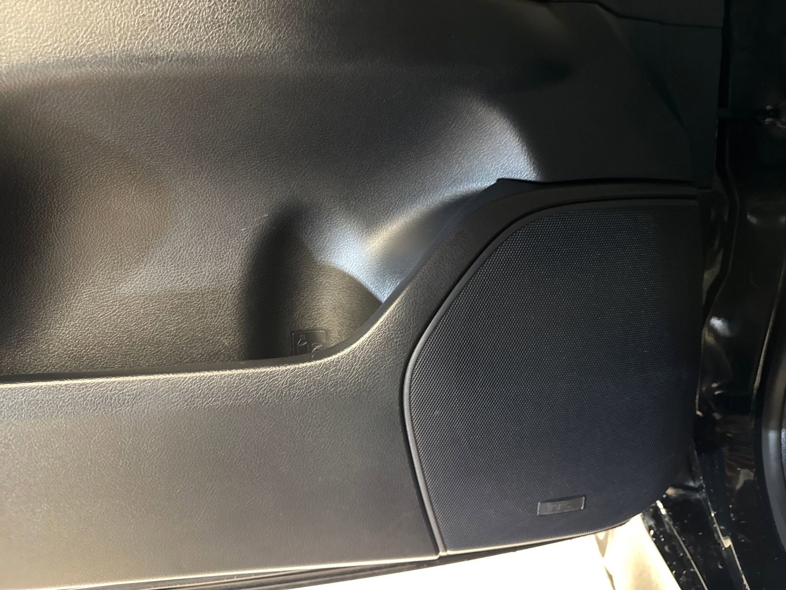 Used 2018 Lexus LX 570 4WD w/ Luxury Package image 17