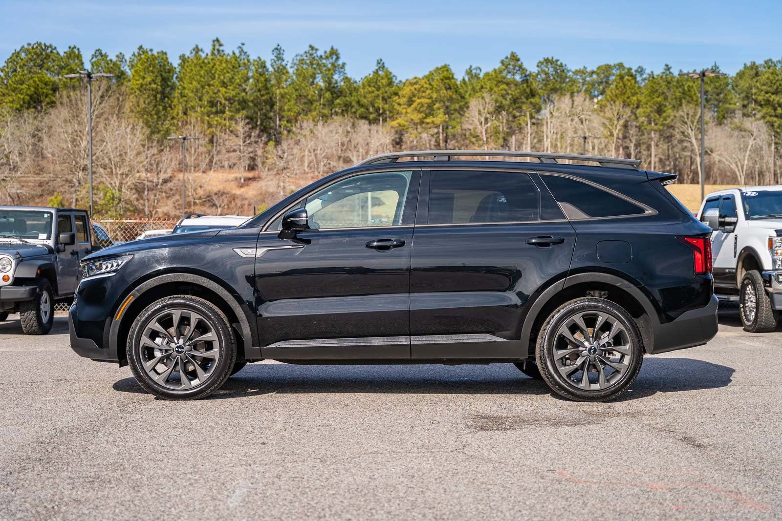 Used 2023 Kia Sorento X-Line EX image 4
