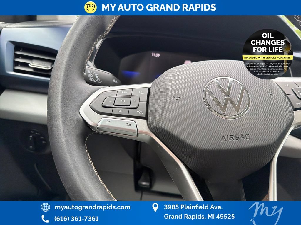Used 2023 Volkswagen Taos SE w/ Panoramic Sunroof Package AWD/4WD image 15