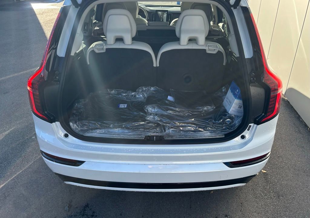 New 2026 Volvo XC90 B6 Ultra w/ Protection Package image 16