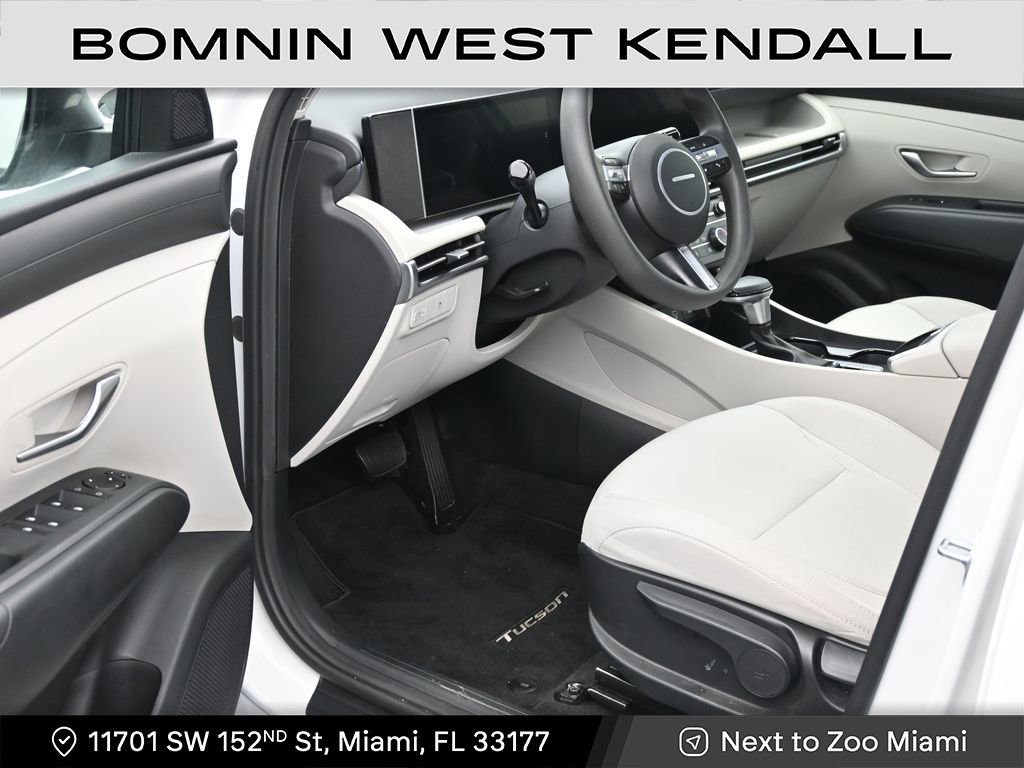 Used 2025 Hyundai Tucson SE image 10