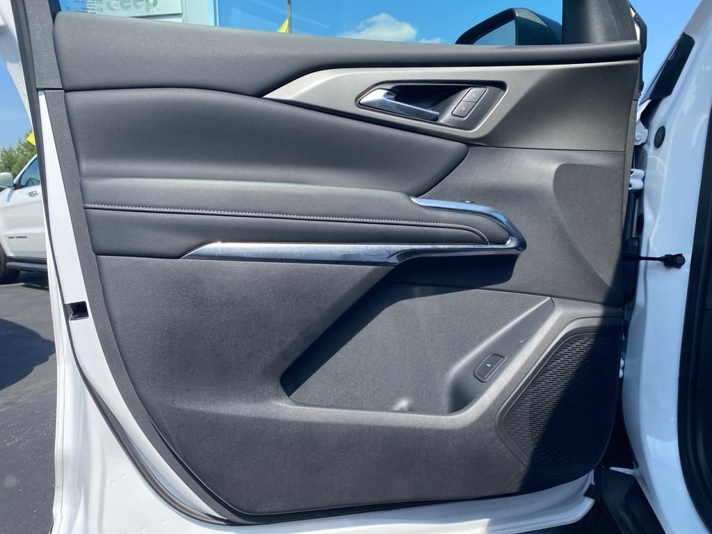 Used 2025 Chevrolet Traverse LT w/ Midnight/Sport Edition image 19