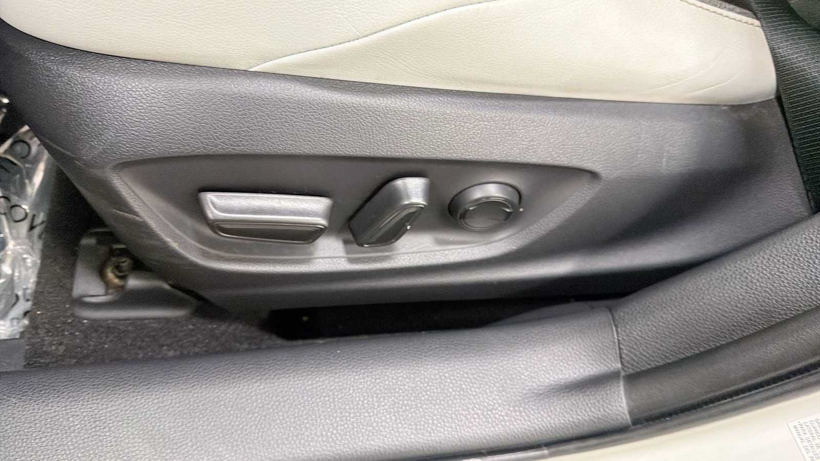 Certified 2019 Toyota Corolla XSE FWD image 14